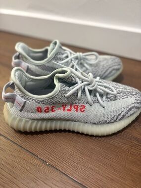 Yeezy Boost 350 V2 Blue Tint Men’s‎ 6.5 Women’s 7.5